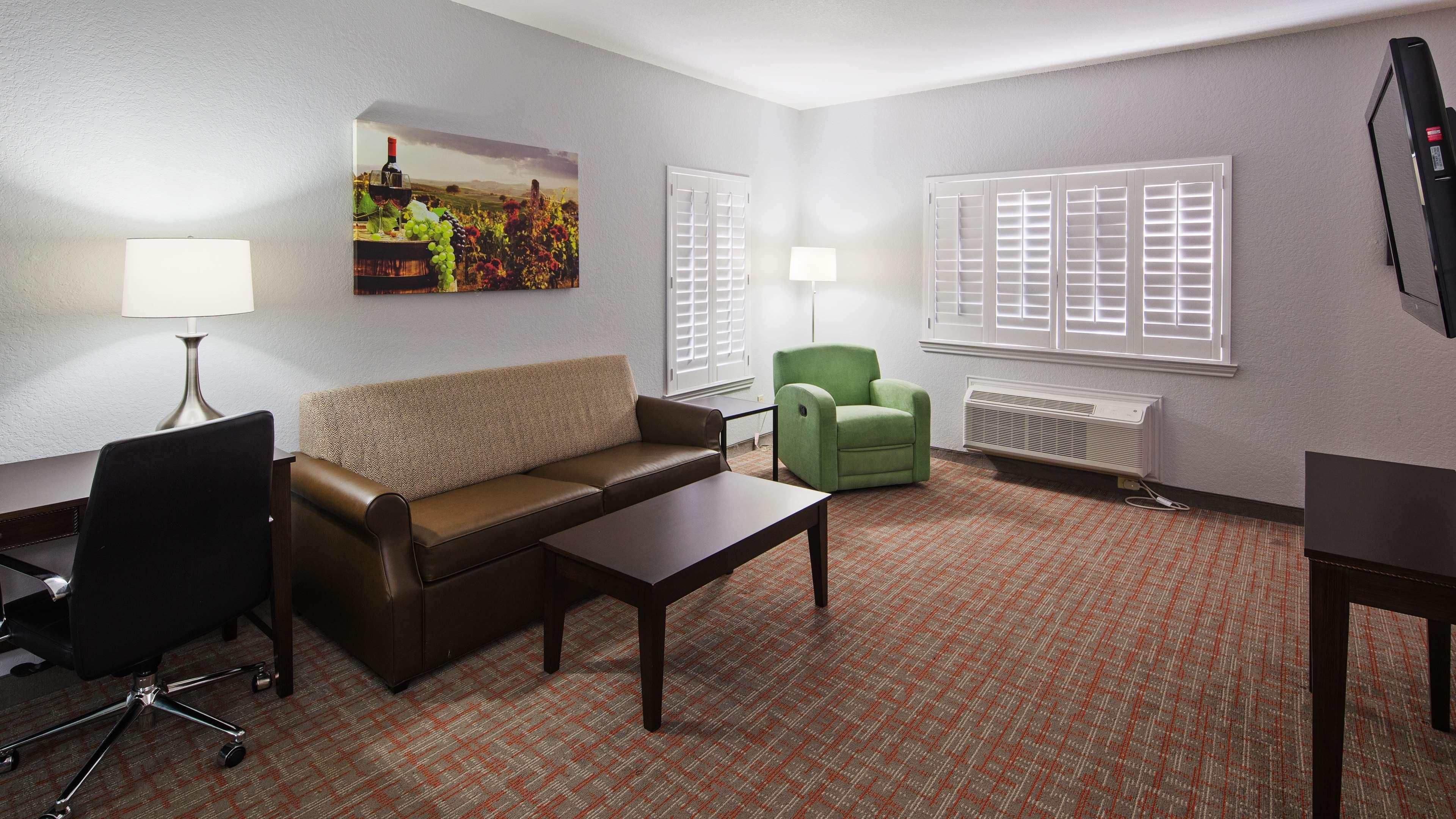 Best Western Plus Fredericksburg Bagian luar foto