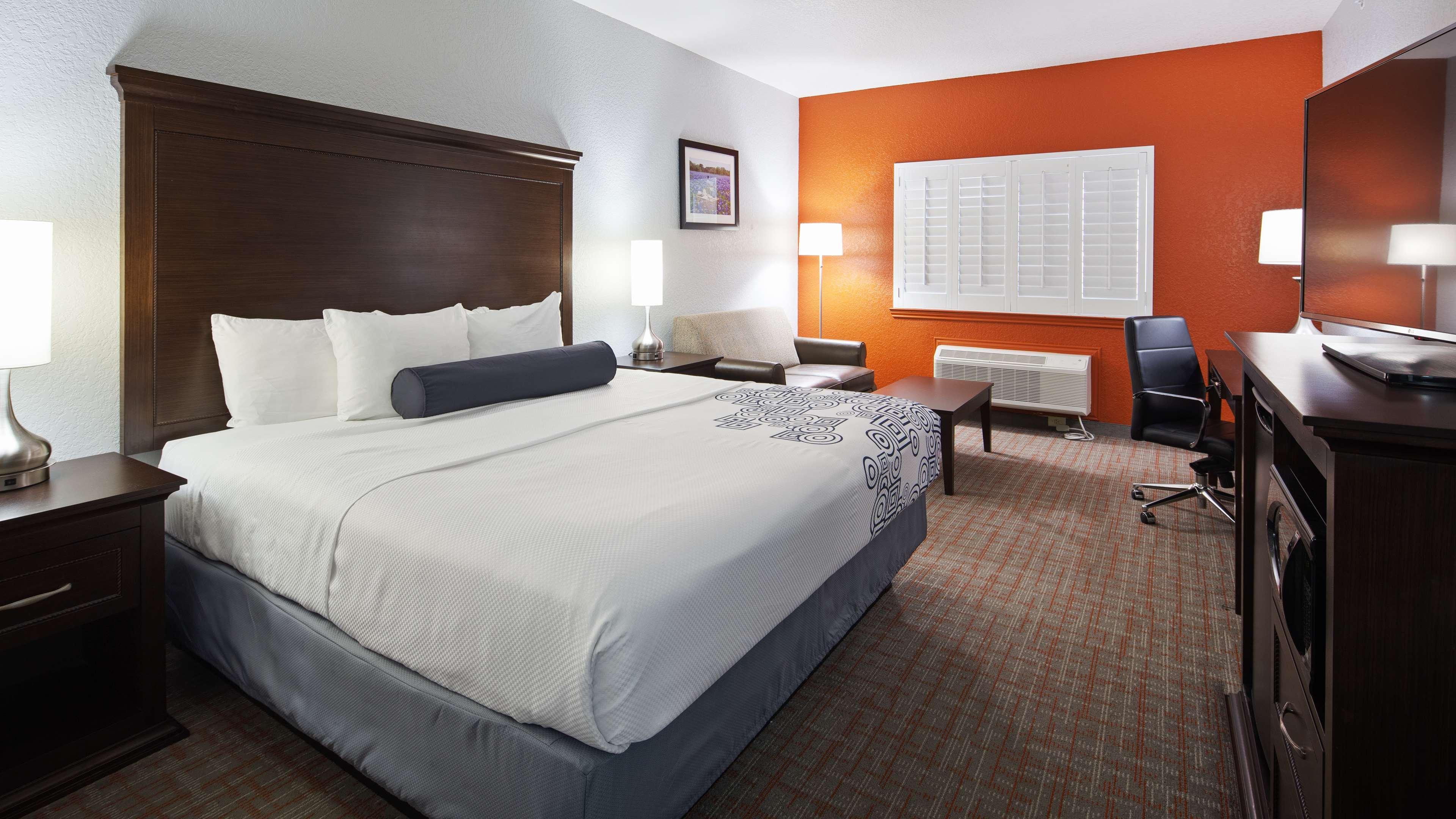 Best Western Plus Fredericksburg Bagian luar foto
