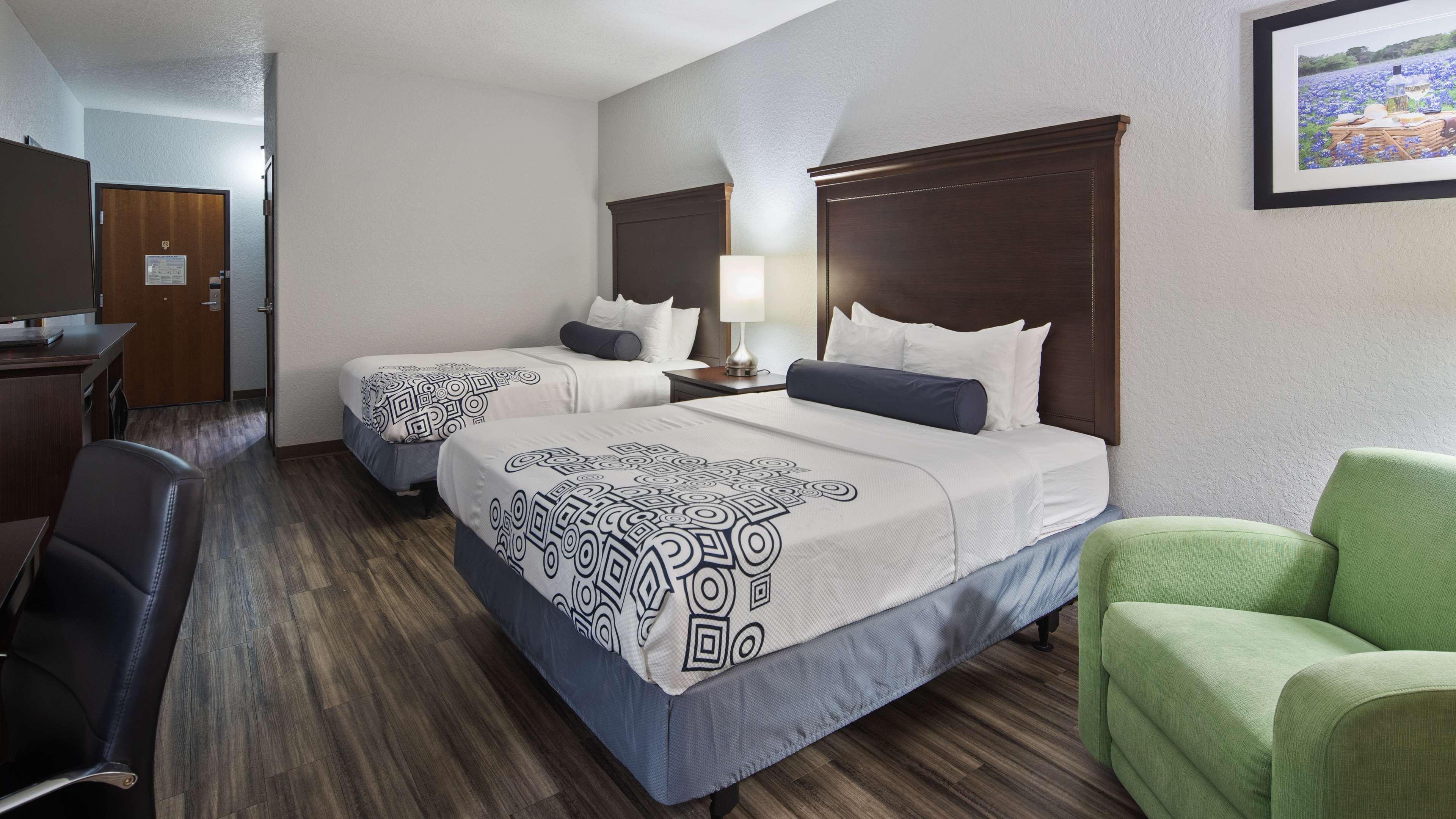 Best Western Plus Fredericksburg Bagian luar foto
