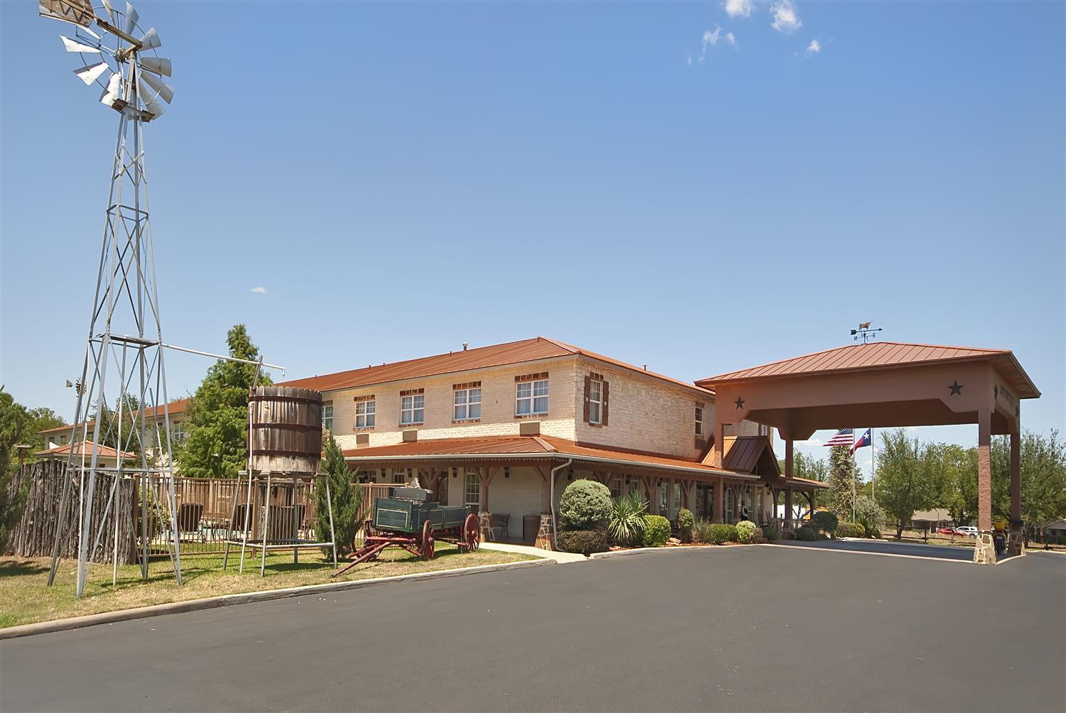 Best Western Plus Fredericksburg Bagian luar foto