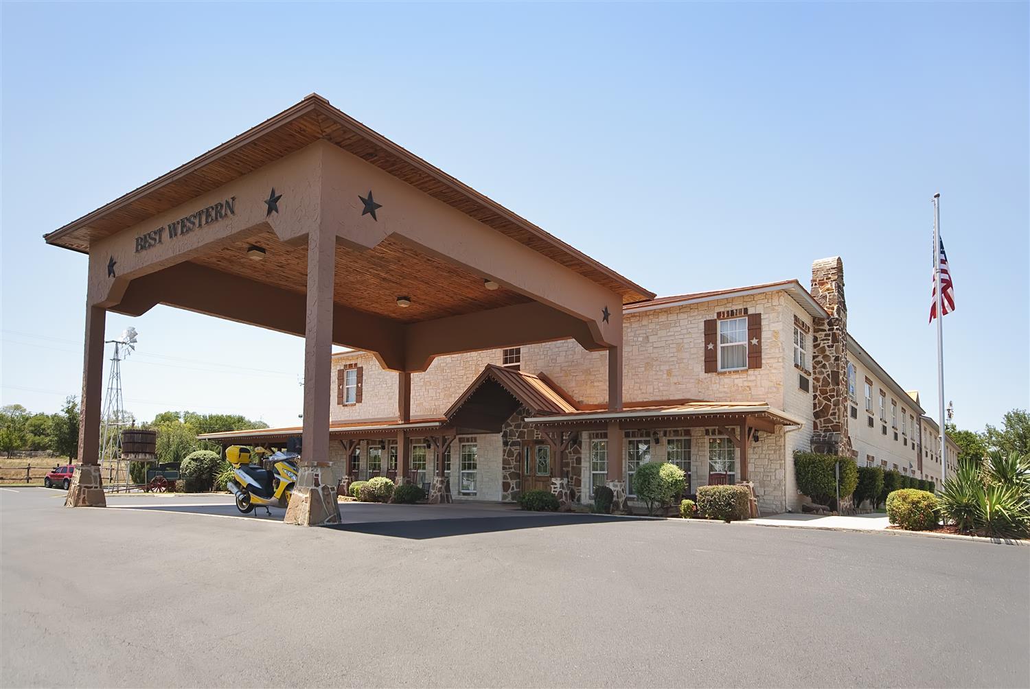 Best Western Plus Fredericksburg Bagian luar foto