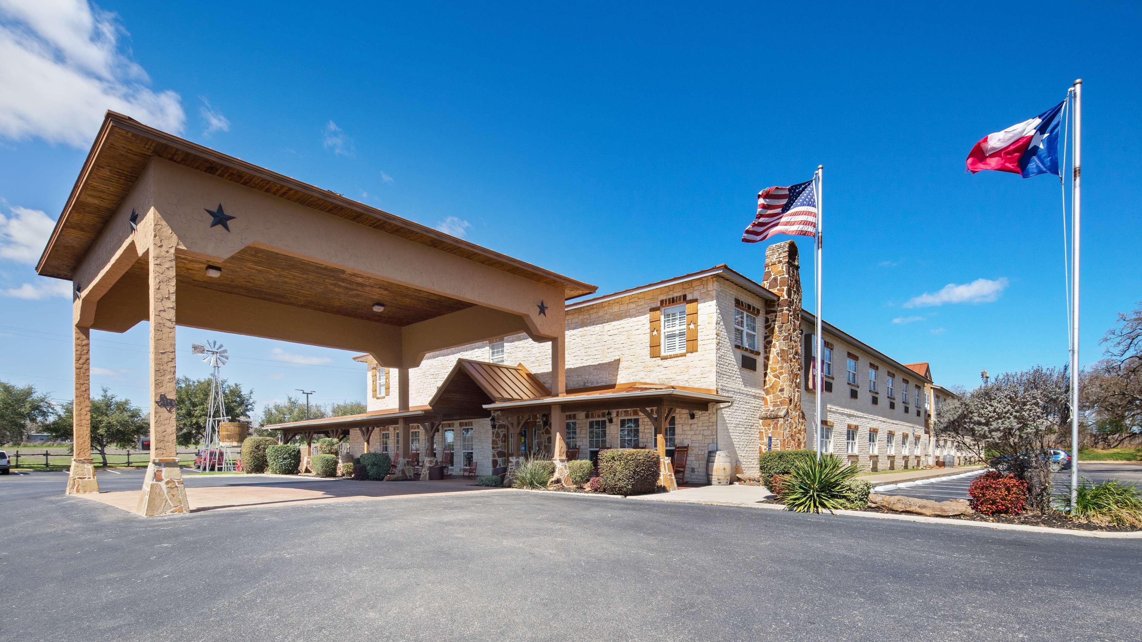 Best Western Plus Fredericksburg Bagian luar foto