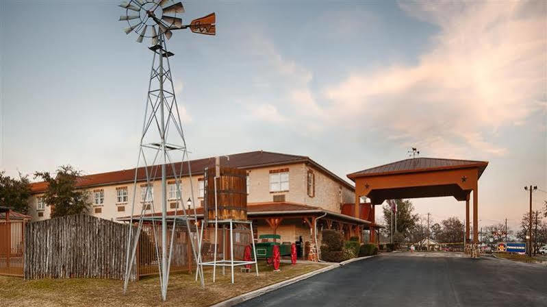 Best Western Plus Fredericksburg Bagian luar foto